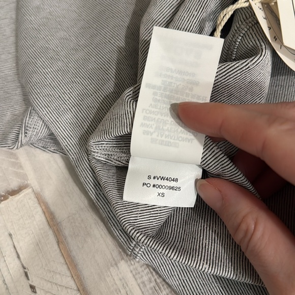 Vuori | Textured Chilled Out Legging | Houndstooth - Picture 12 of 16